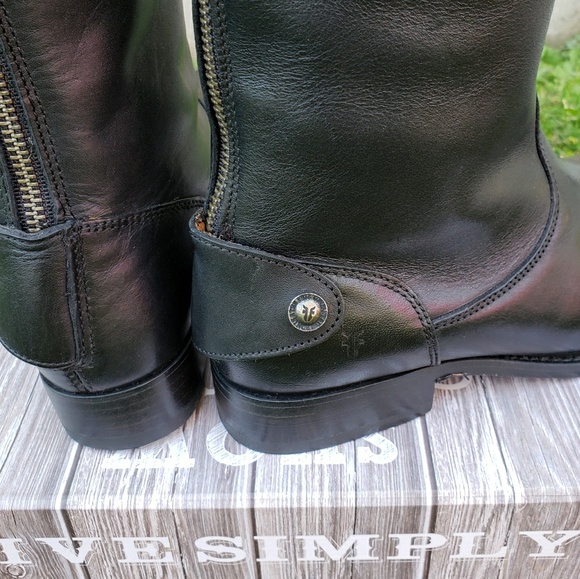 Timeless Frye Black Leather Boots - Picture 8 of 8